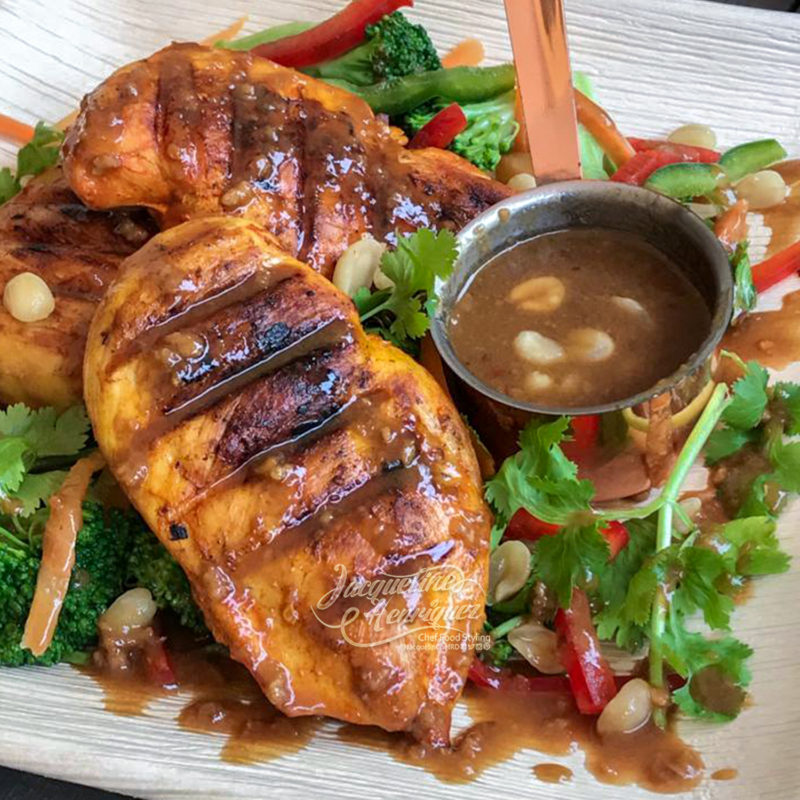 ENSALADA DE POLLO CON VINAGRETA DE MANÍ