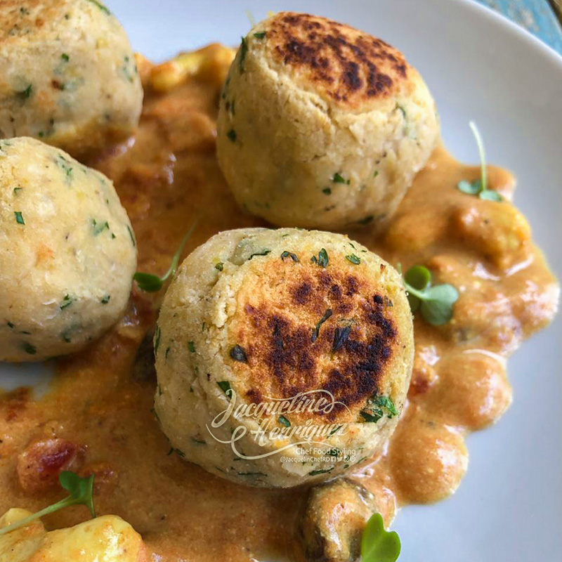 ALBONDIGAS DE GARBANZOS CON SALSA DE COCO Y CURRY