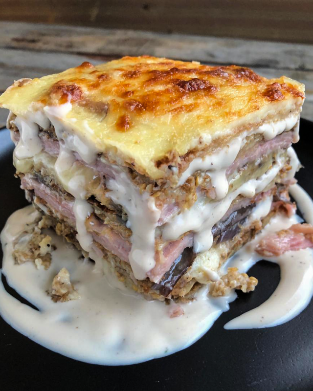 LASAÑA DE BERENJENAS Y JAMON CON BECHAMEL DE TOCINETA