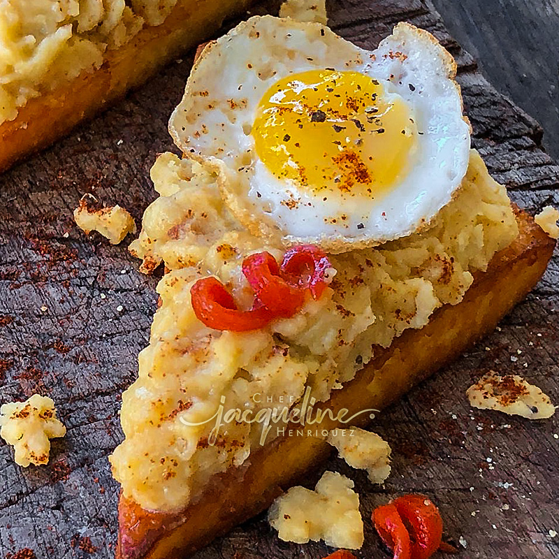 MONTADITO DE QUESO CON MANGU AL PIMENTON